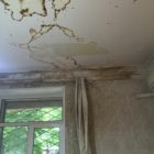 Потолок затопленный соседями с пятнами